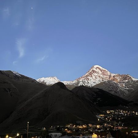 Family Hotel 7 Sisters Kazbegi Bagian luar foto
