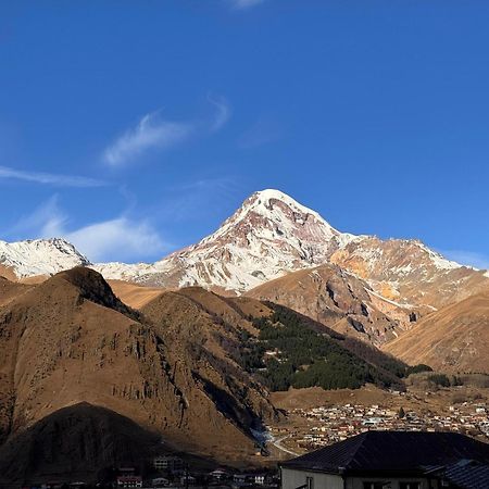 Family Hotel 7 Sisters Kazbegi Bagian luar foto