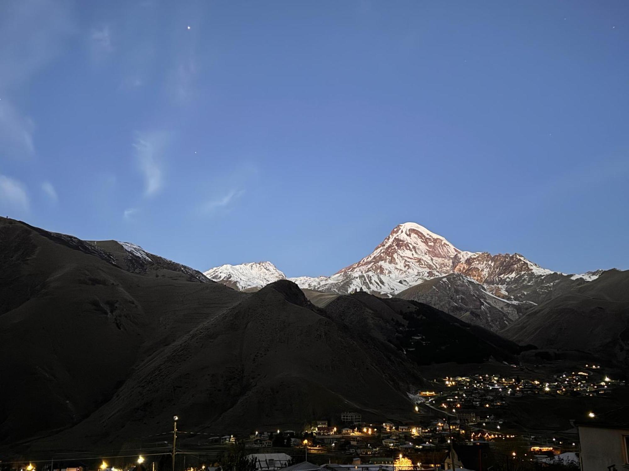Family Hotel 7 Sisters Kazbegi Bagian luar foto